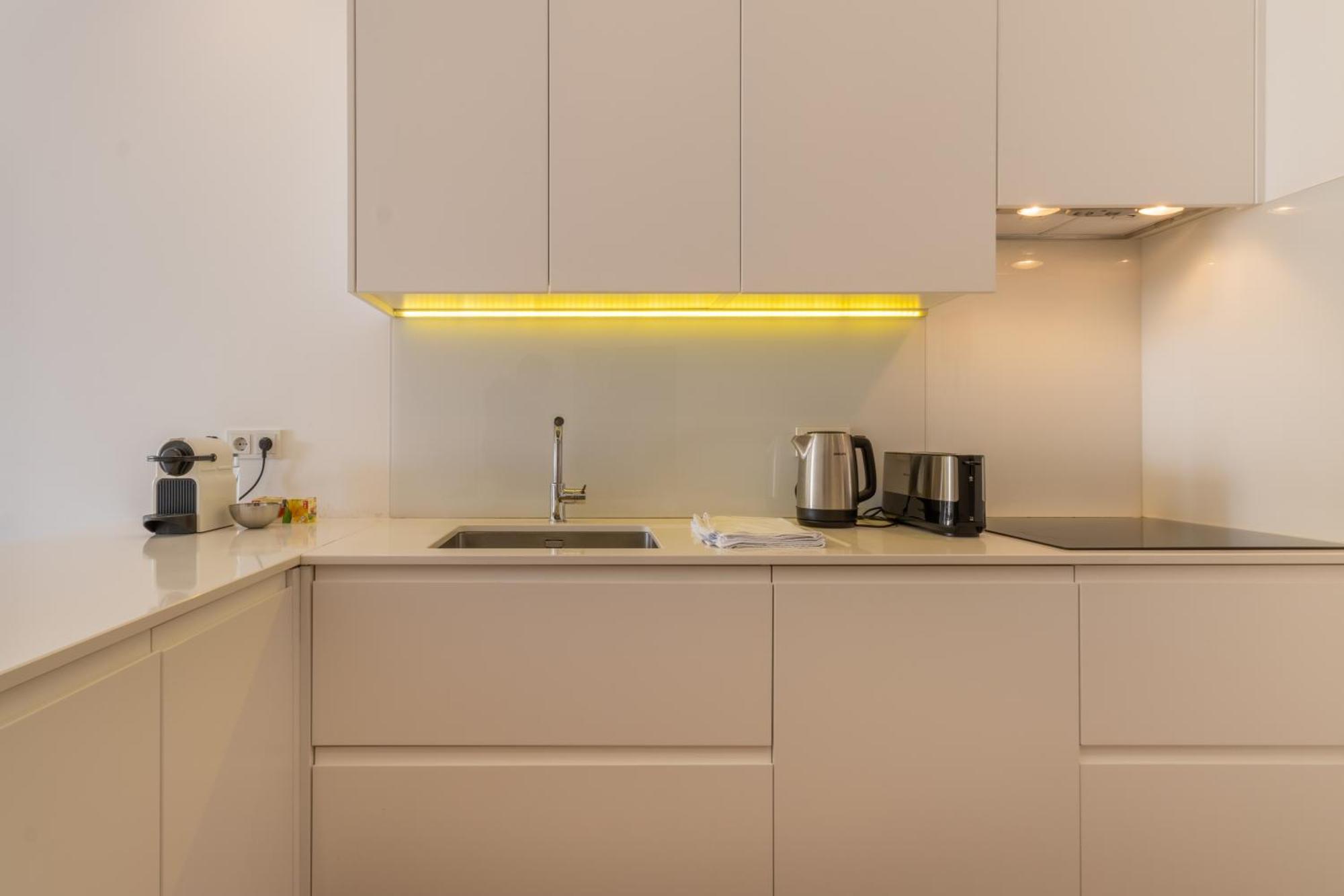 Modern 3Br, Terrace, Ac/Heating & Self Check-In Apartment ลิสบอน ภายนอก รูปภาพ