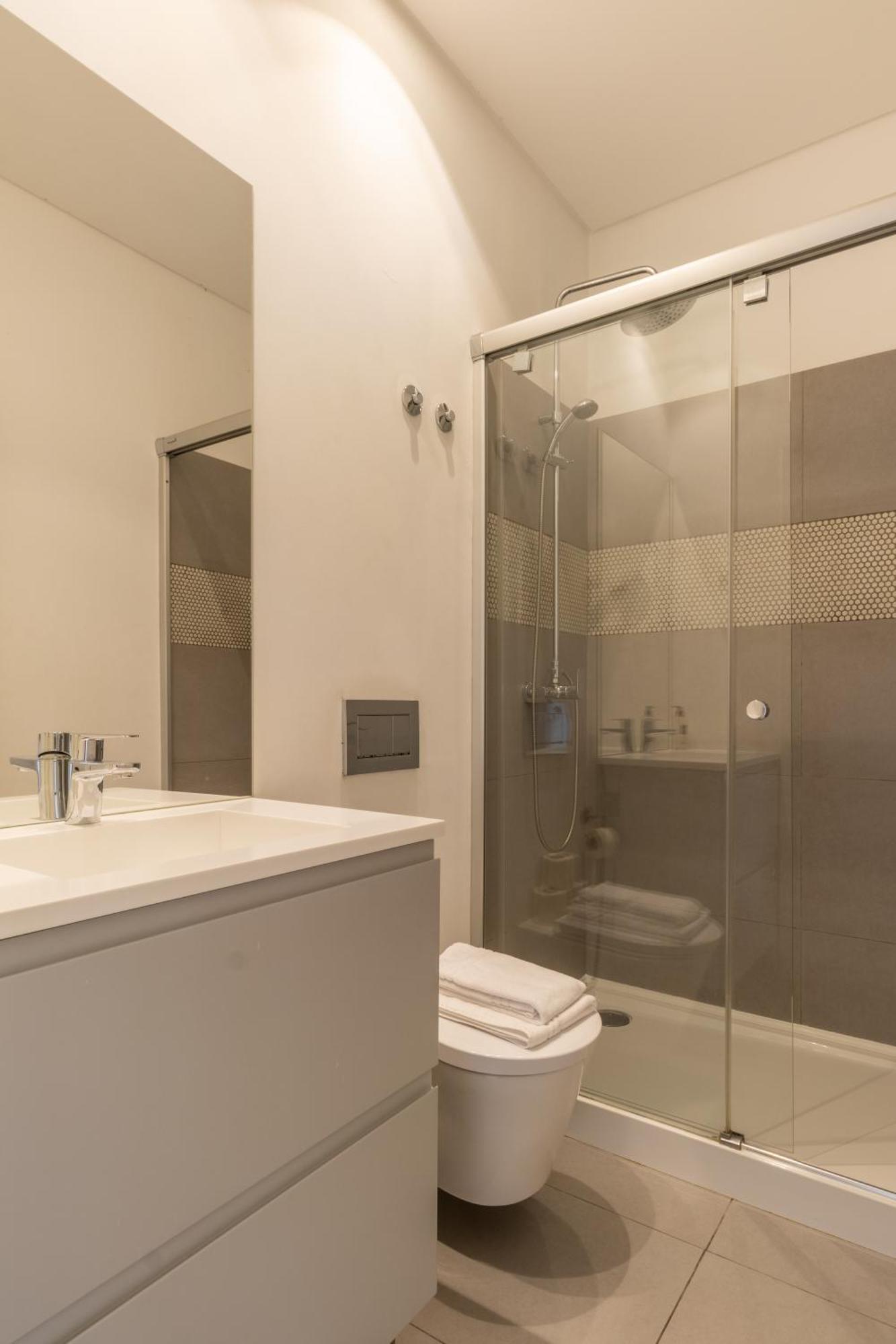 Modern 3Br, Terrace, Ac/Heating & Self Check-In Apartment ลิสบอน ภายนอก รูปภาพ