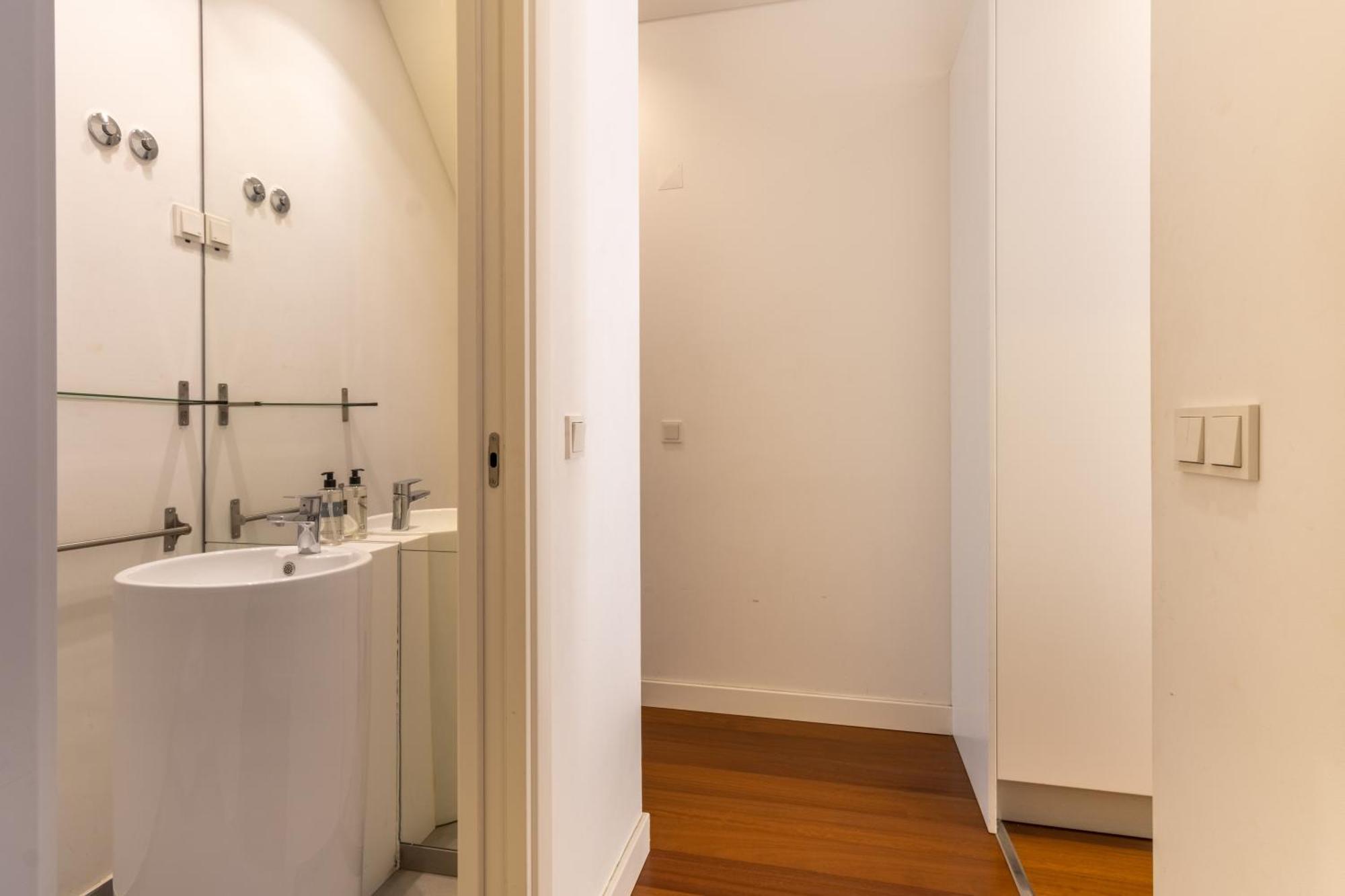 Modern 3Br, Terrace, Ac/Heating & Self Check-In Apartment ลิสบอน ภายนอก รูปภาพ