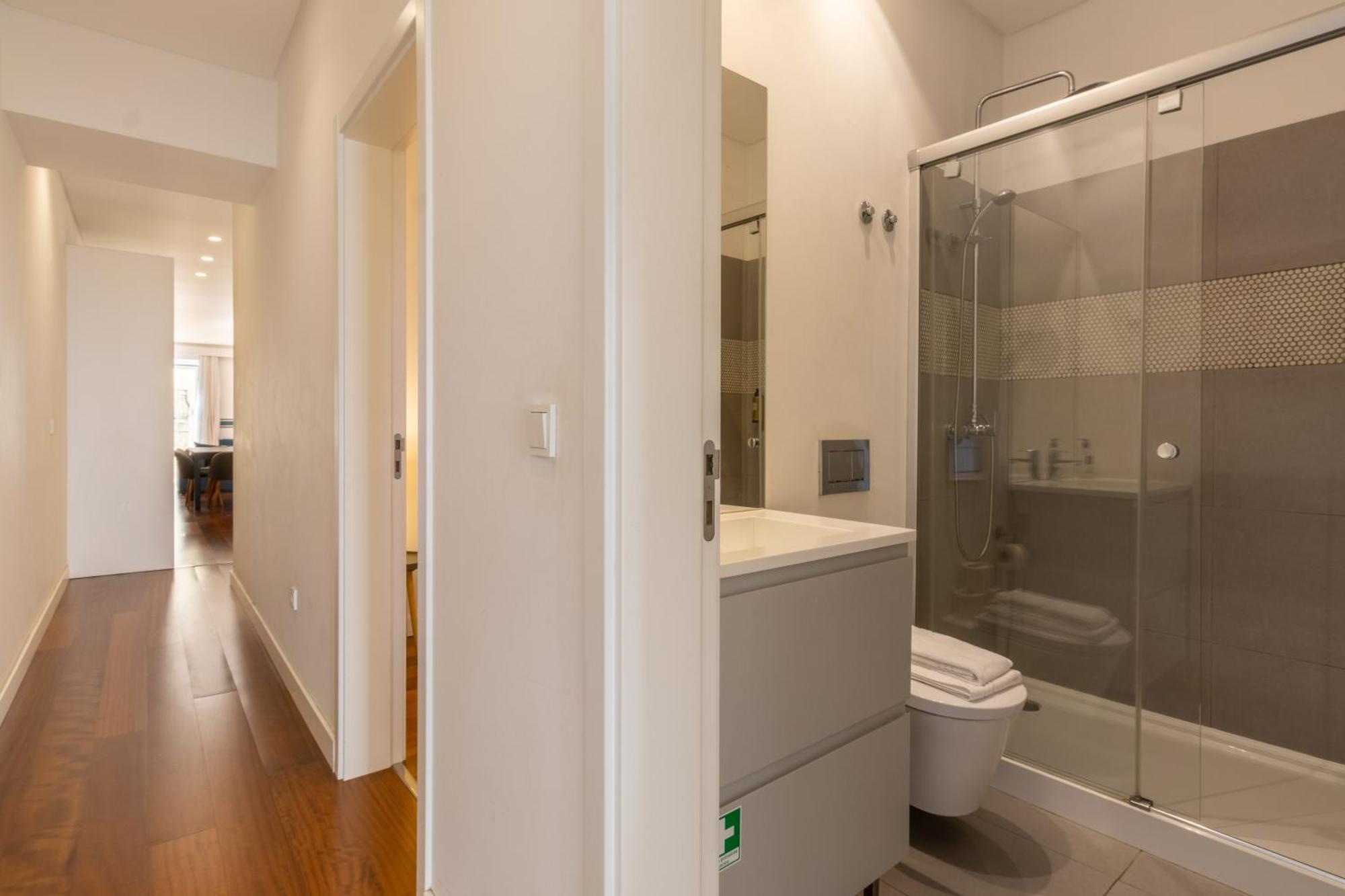 Modern 3Br, Terrace, Ac/Heating & Self Check-In Apartment ลิสบอน ภายนอก รูปภาพ